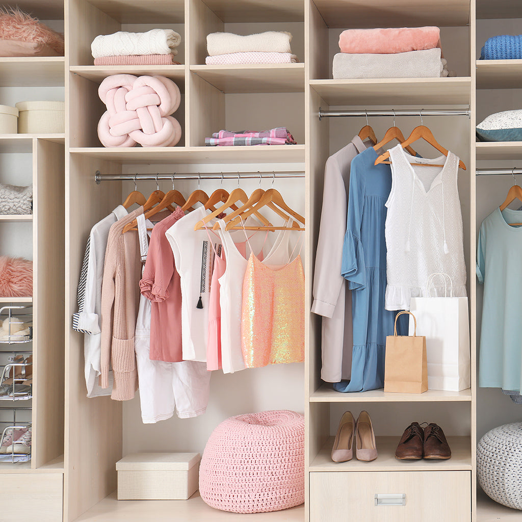 How to Organize a Small Closet with Lots of Clothes – L'AVANT Collective